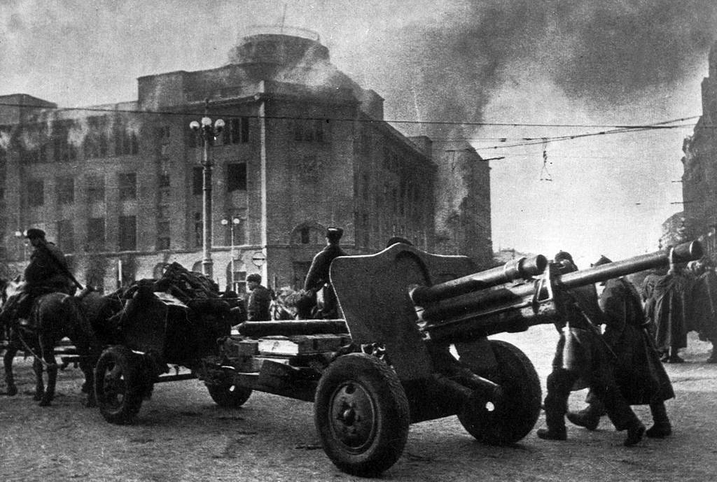 Советские войска в освобожденном Киеве. Ноябрь 1943